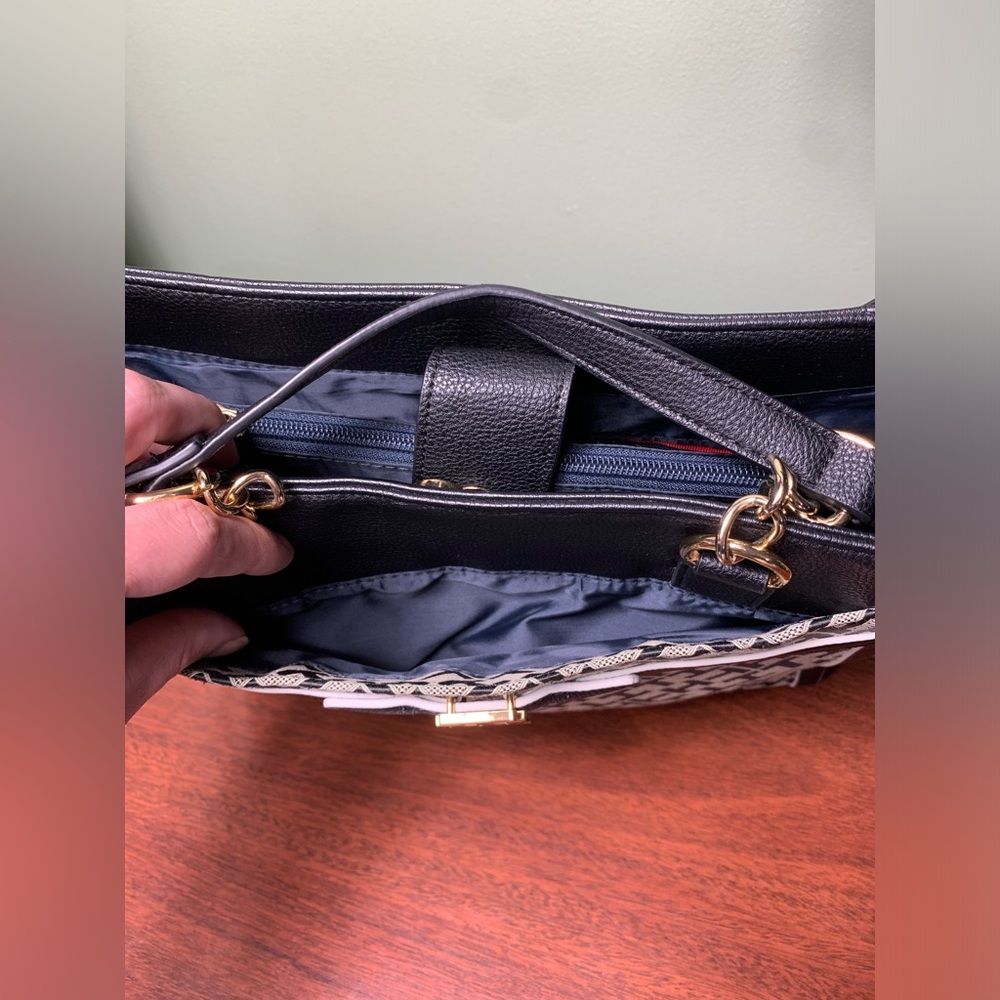Tommy Hilfiger | Monogram Faux Leather Purse - Picture 9 of 10